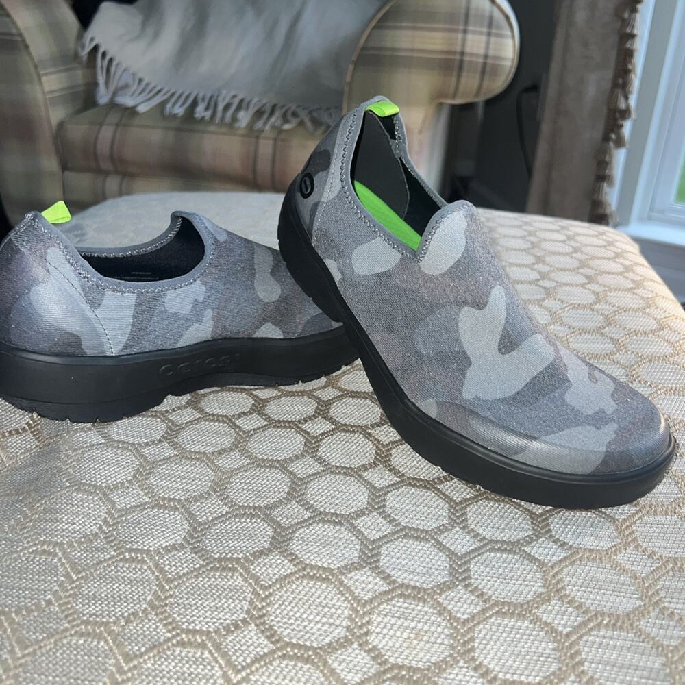 OOFOS OOMG EEZEE Gray Black Camo Canvas Low Top Slip On Comfort Casual Shoes